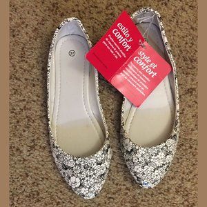 Black and white flats, size 7, new with tags